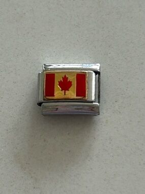 Vintage Pagoda 18KT Gold & Stainless Steel Canada Flag Italian Charm 9mm